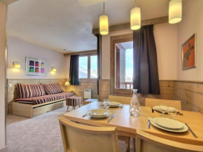 Grand 2 pièces avec balcon et rangements, proche pistes et commerces - FR-1-455-175